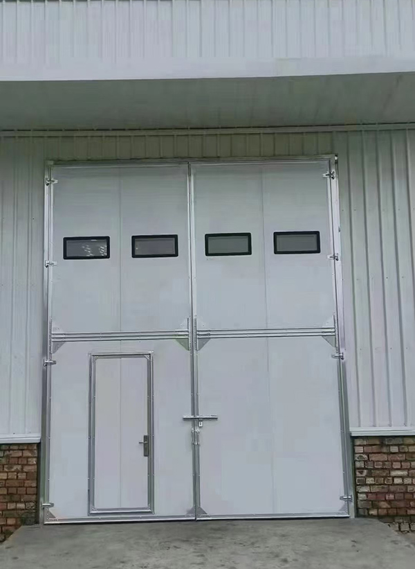 张掖工业门在设备装配车间出入口的实施记录